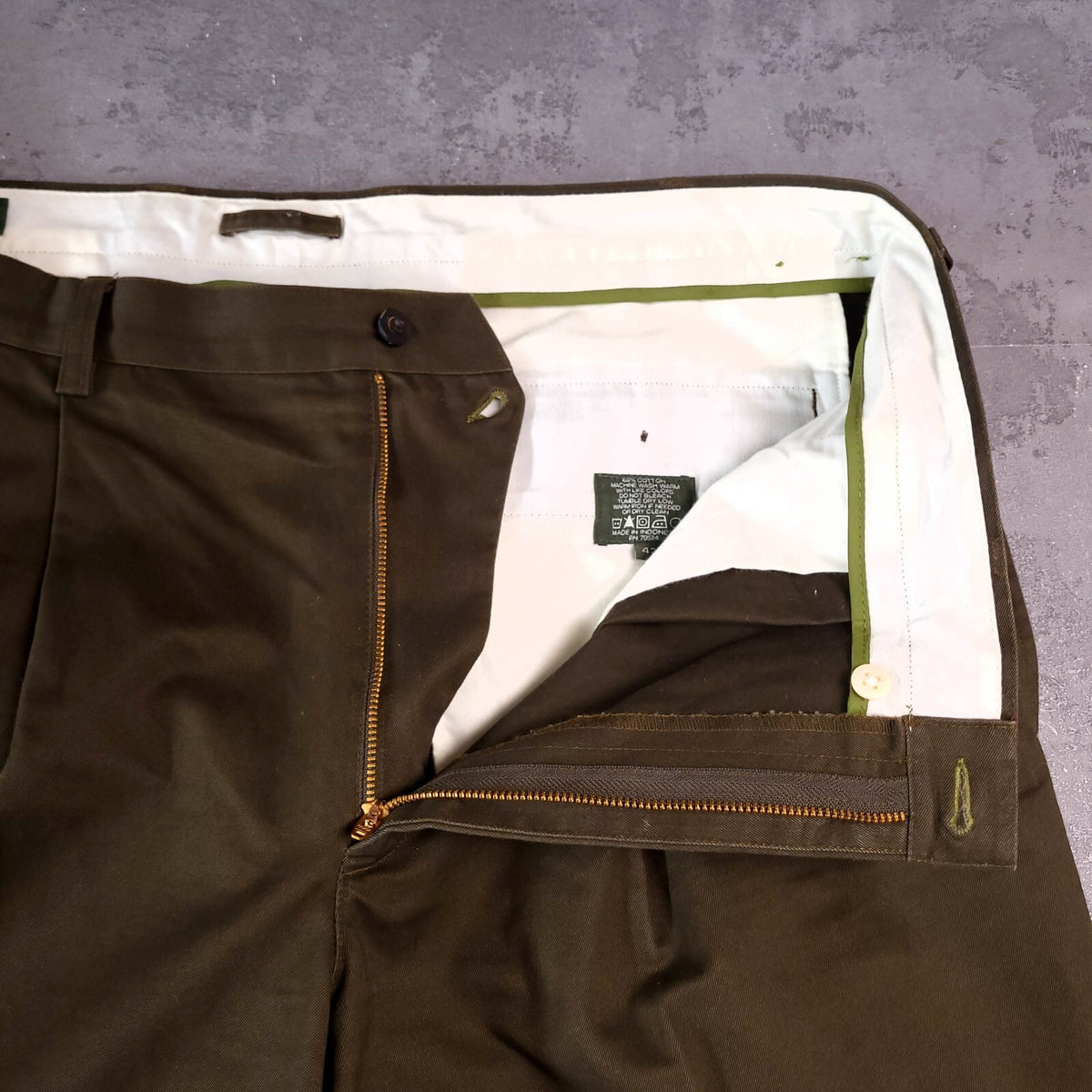 Orvis Trousers Chinos Mens W42 L30 Regular Fit Olive Green Cotton Pleated