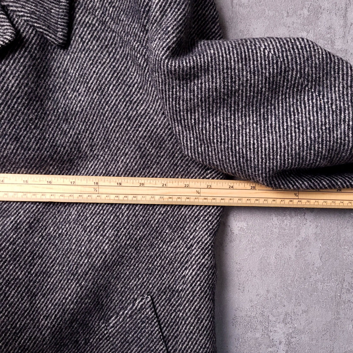 Brook Taverner Tweed Overcoat Mens 42R Regular Fit Grey Herringbone Wool Jacket
